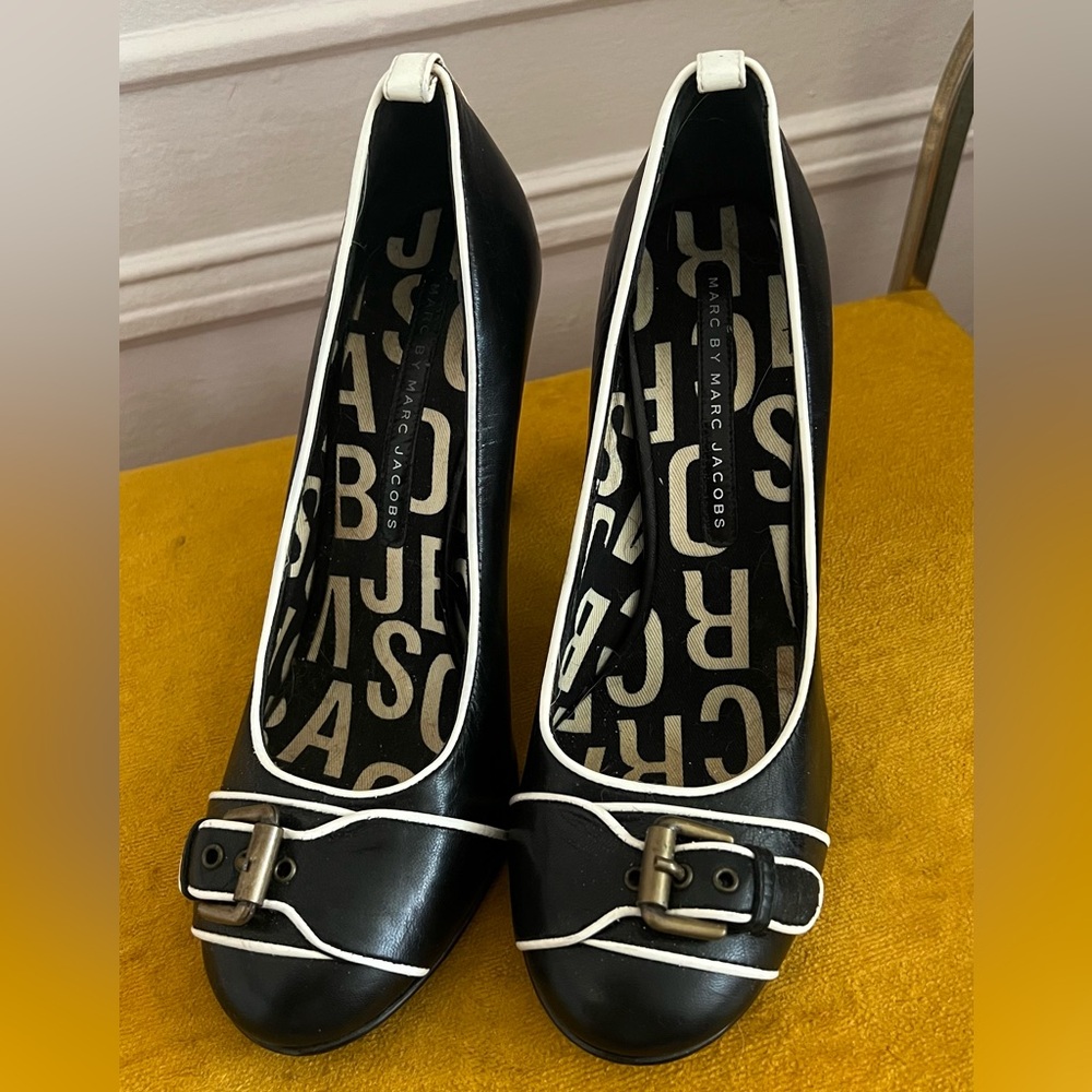 Marc by Marc Jacobs black and white buckle heels - Picture 2 of 5